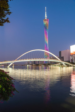 广州塔与海心桥夜景