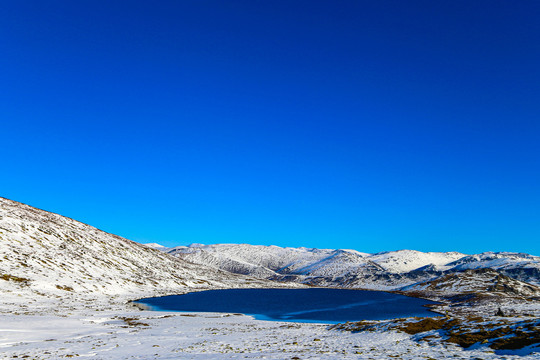 新疆高山雪景