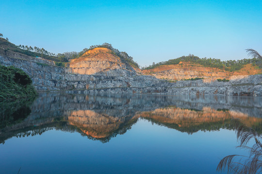 油麻山天池