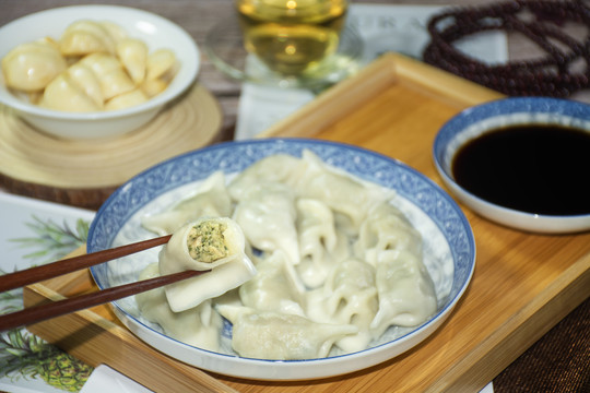 荠菜猪肉馅水饺