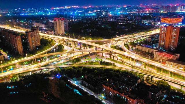 铁阿育王塔高速公路夜景