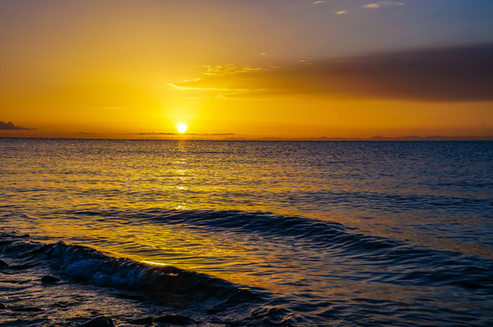 青海湖夕阳日出