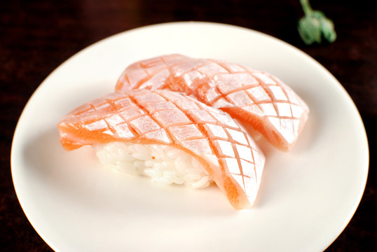 三文鱼腩寿司