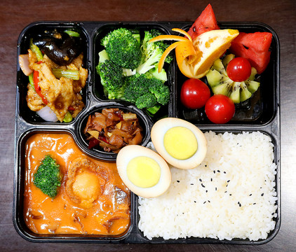 浓汁鲍鱼盒饭