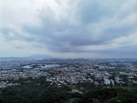 泉州清源山上俯瞰大地