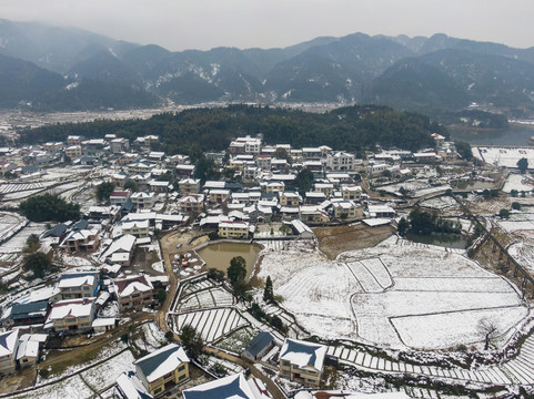 美丽乡村雪景