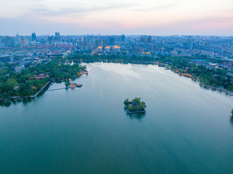 航拍济南大明湖风光