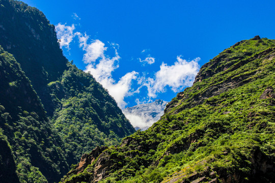 云南虎跳峡峡谷