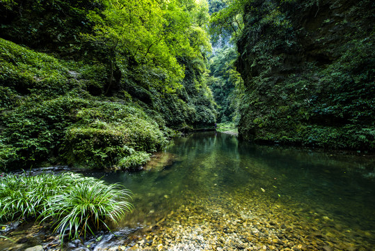 溪流峡谷