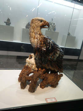 鹰雕像