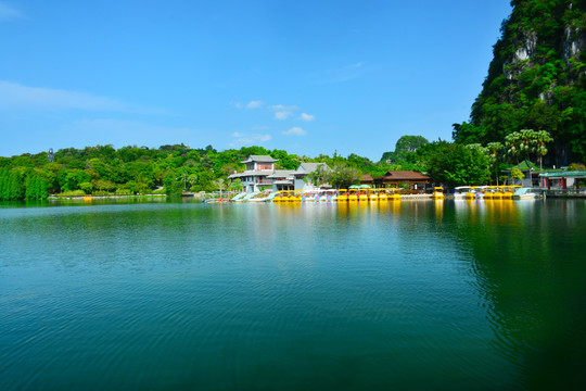 七星岩湖景