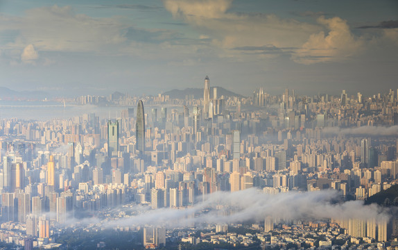 晨雾中的城市