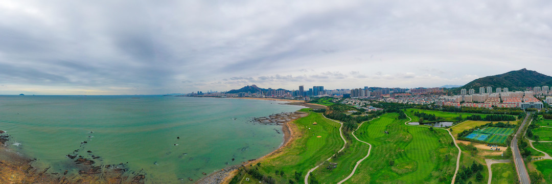 滨海城市沙滩大海