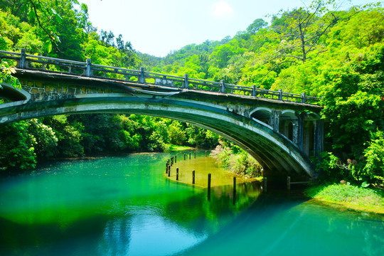 飞堑桥湖景