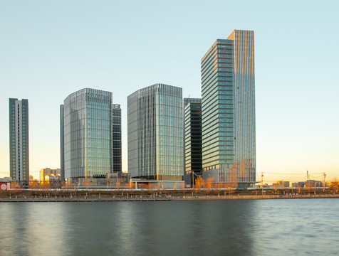 运河两岸的建筑物