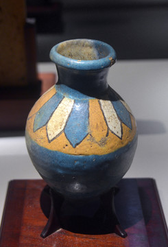 伊朗古埃兰文明彩釉花瓣纹陶壶