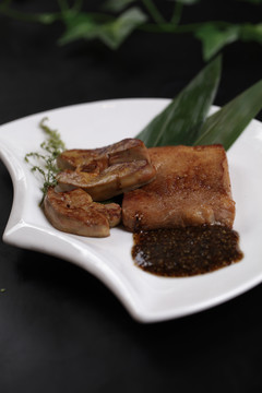 鹅肝牛排