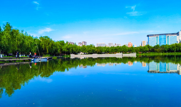 城市风光湖畔美景