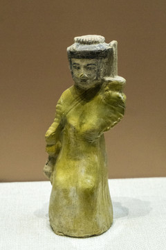 汉代黄釉陶俑