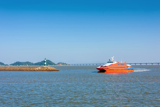 中国广东珠海九洲港码头灯塔
