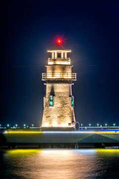 中国广东珠海情侣路灯塔夜景