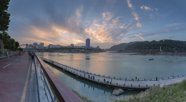 宜宾日落晚霞三江汇流城市景观