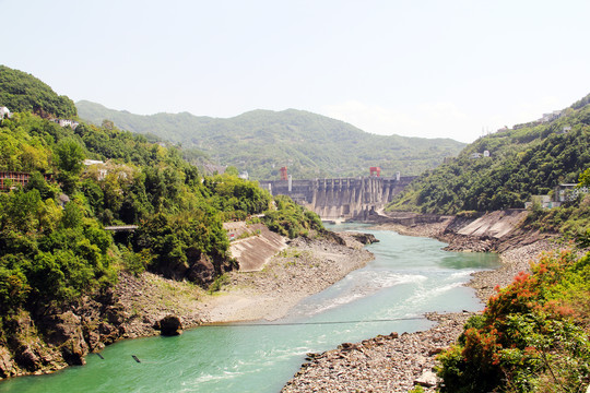 安康水电站远眺