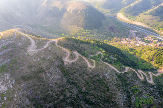 航拍济南小岭盘山路