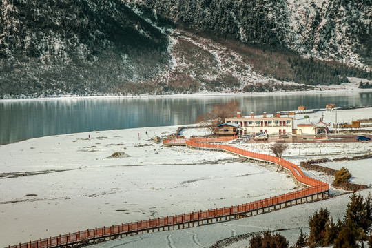 然乌湖雪山湖泊