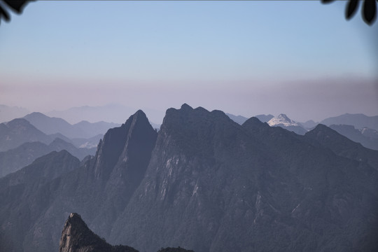 层峦叠嶂