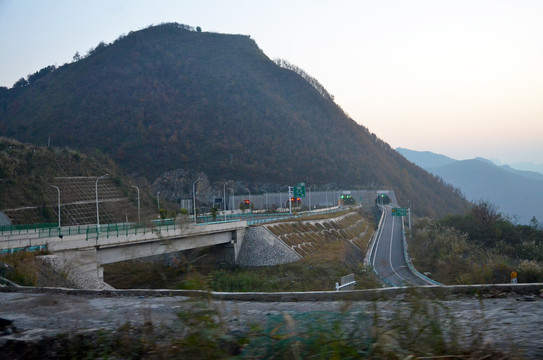 山区隧道