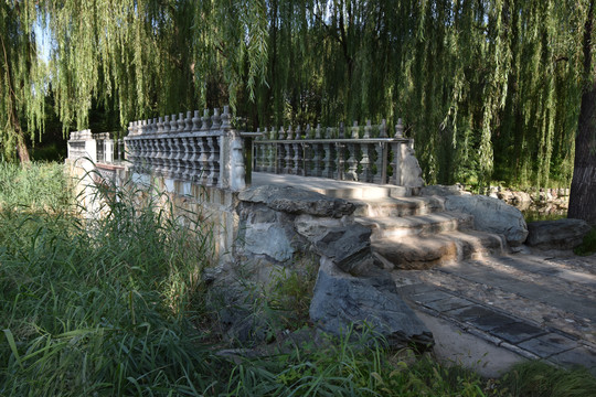 圆明园遗址公园后湖石桥