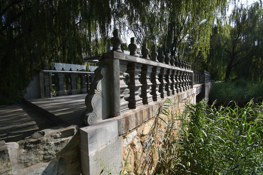 圆明园遗址公园后湖石桥