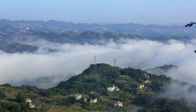 高山云海民居云雾缭绕