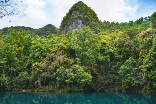 黔南小七孔景区山川湖泊