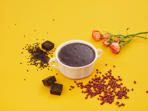 红糖紫米红豆薏仁粥