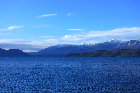 新疆白沙湖
