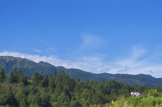 山峦与风力发电