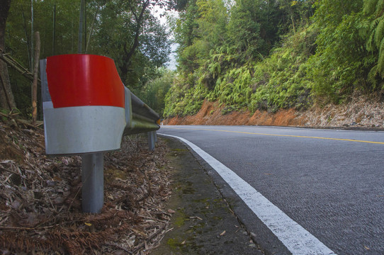 路边路障路基