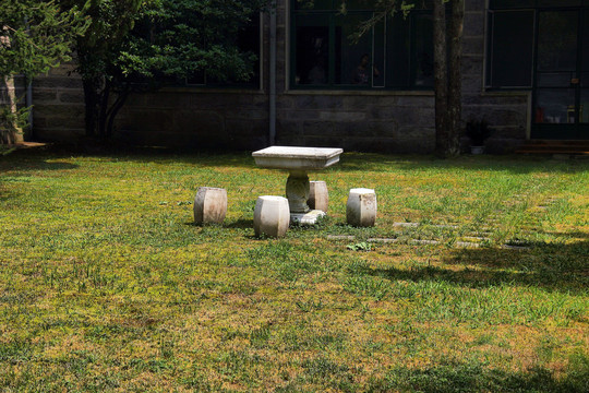 庐山博物馆石桌石凳