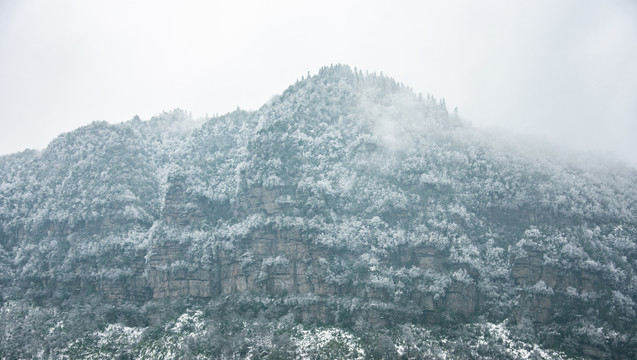 山区雪景