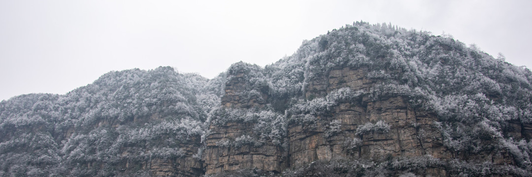 山区雪景