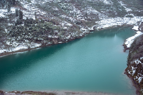 水库雪景