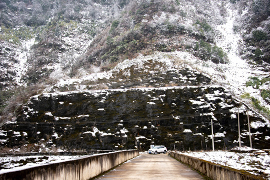 山区雪景