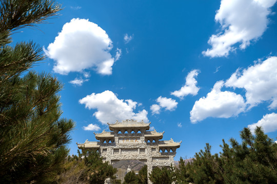 五台山天空蓝天白云牌楼