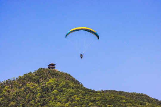 荆门圣境山滑翔伞基地