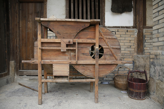 旧式碾米机