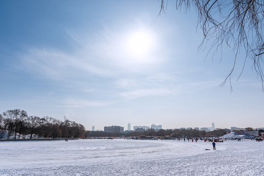 冬天雪后中国辽宁沈阳北陵公园