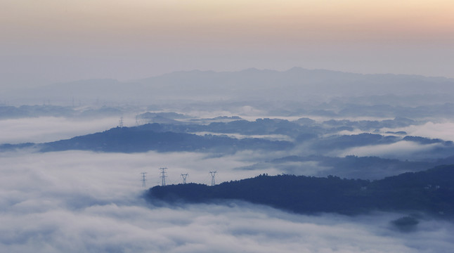 日出云海云雾缭绕高山沟壑