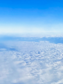 飞机云层雪原大地